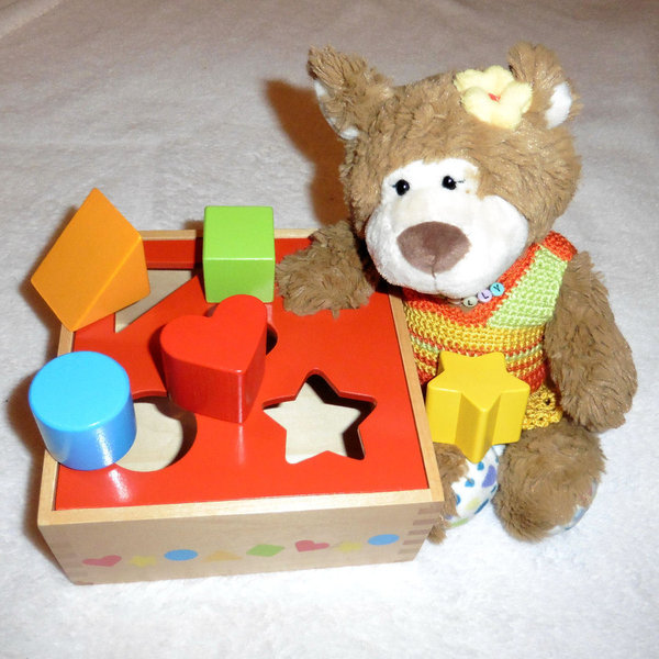 goki Steckspiel aus Holz 58580 - Holzspielzeug Sort Box mit 5 Holzklötzen